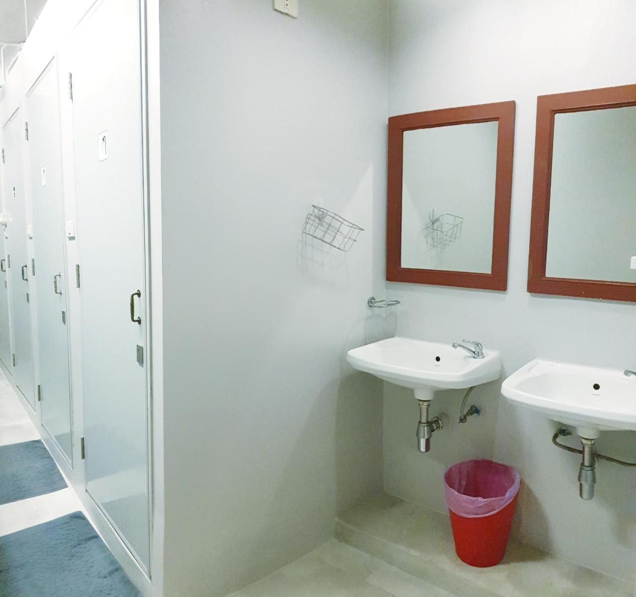 Cooper Hostel Bangkok Buitenkant foto