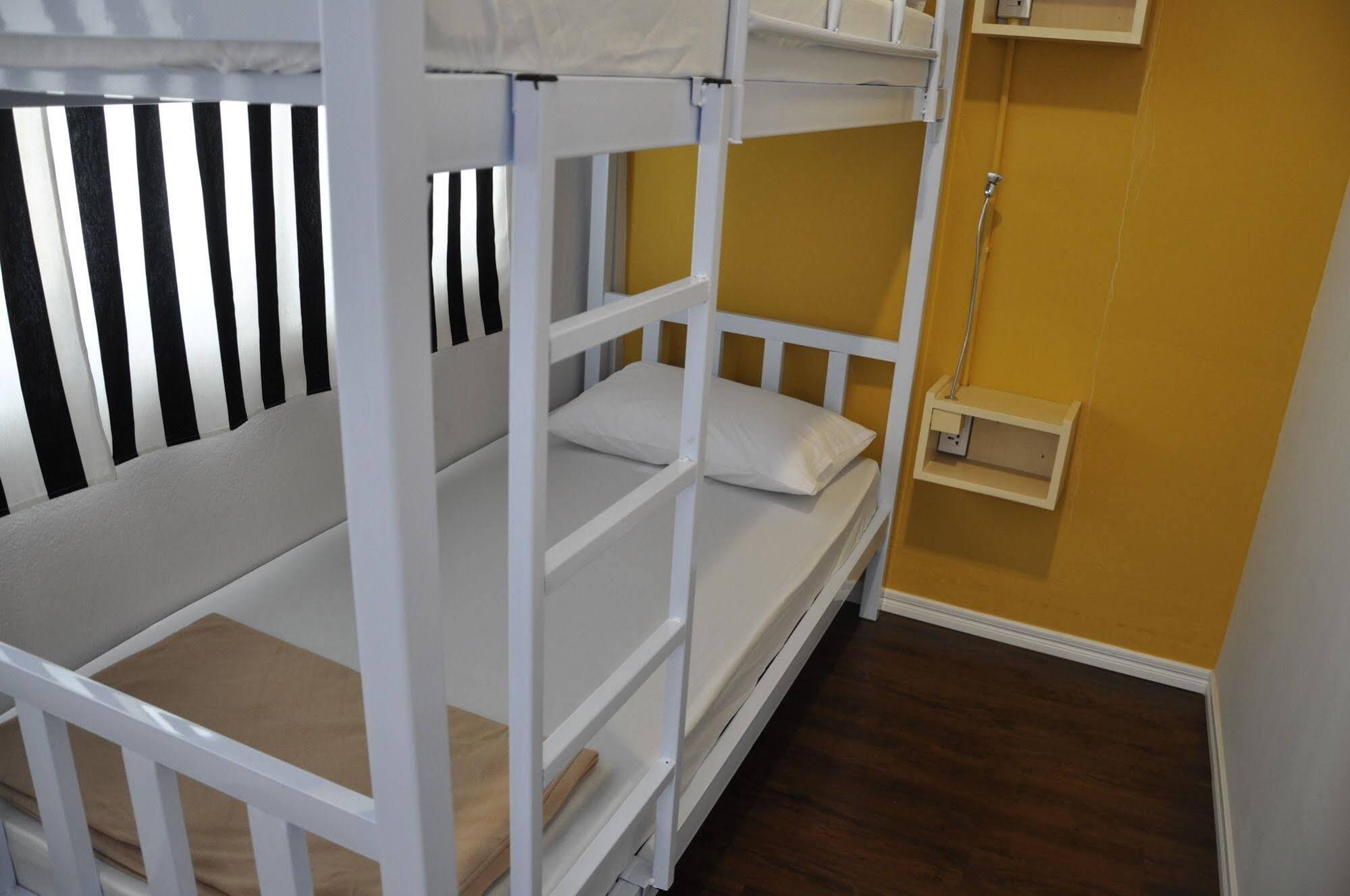 Cooper Hostel Bangkok Buitenkant foto